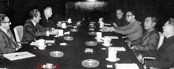 1972年《上海公报》美国使用acknowledges承认/认识到,而非accepts接受